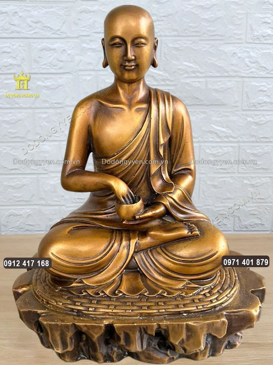 Bức tượng th&iacute;ch hợp đặt tại kh&ocirc;ng gian ph&ograve;ng kh&aacute;ch, hay ph&ograve;ng thờ